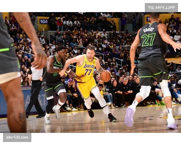 进攻流畅性取决于持球掩护默契 多种挡拆选择应对压迫